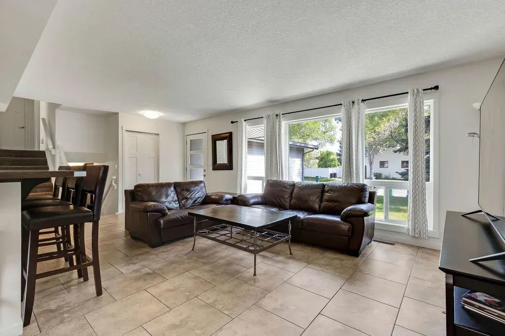 12 Suntree Lane