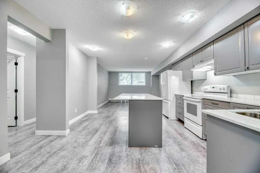 606 Lakeside Boulevard, #12