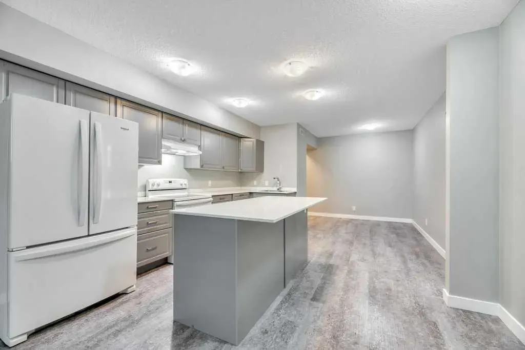 606 Lakeside Boulevard, #12