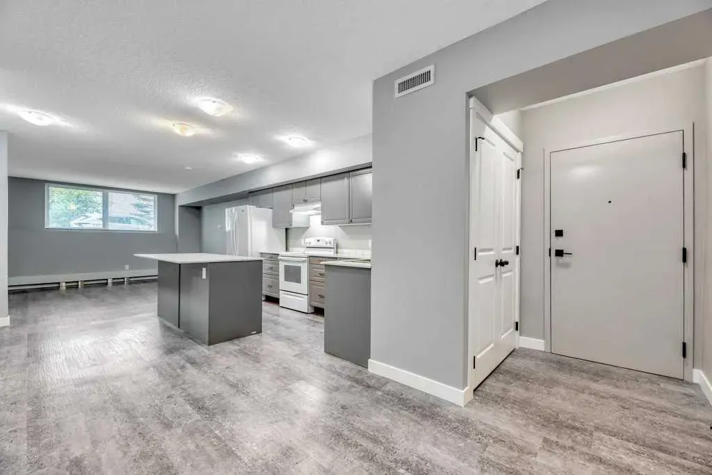 606 Lakeside Boulevard, #12