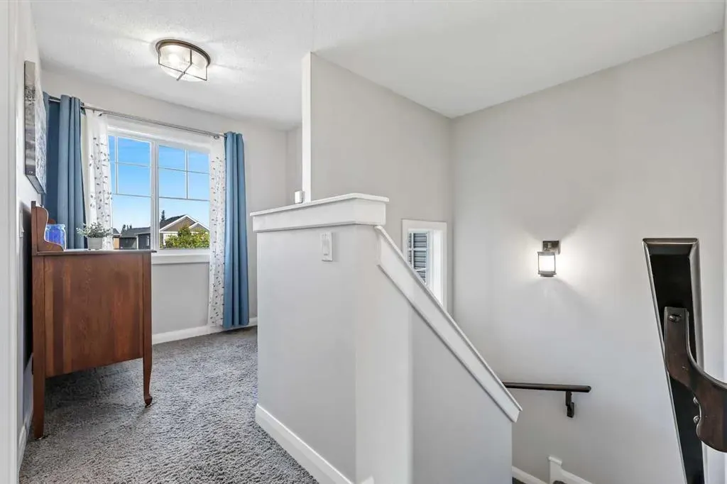 2530 Ravenswood View SE