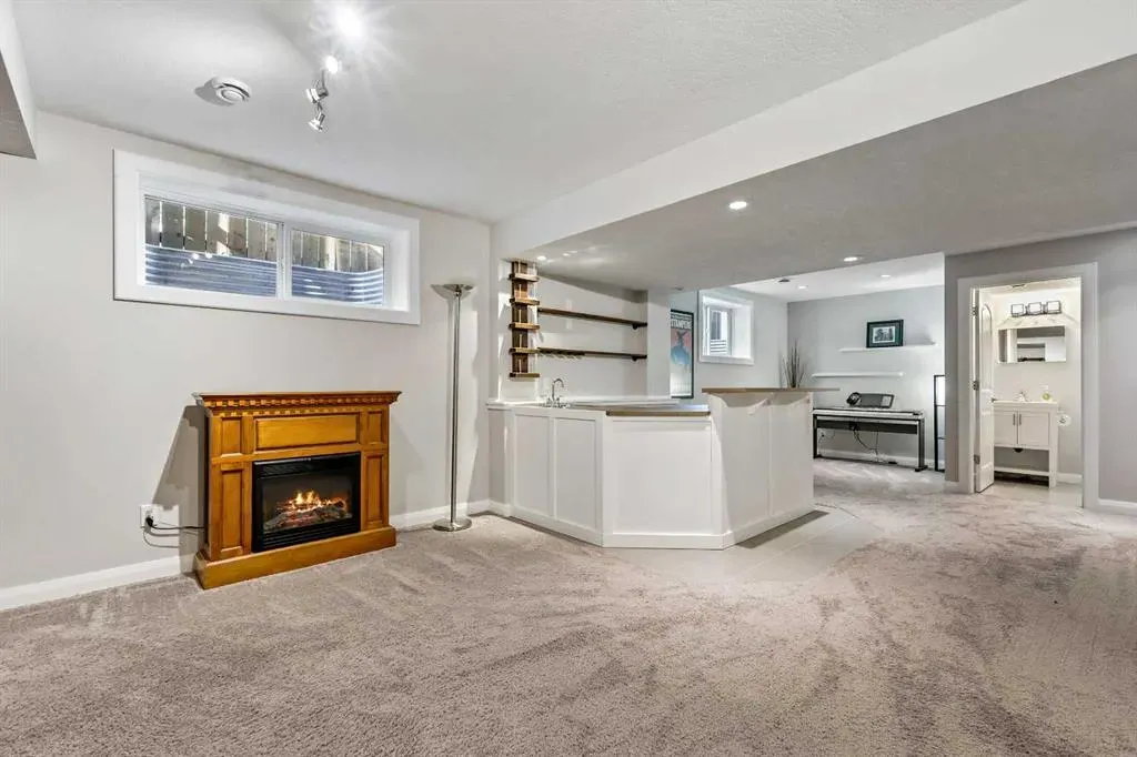 2530 Ravenswood View SE