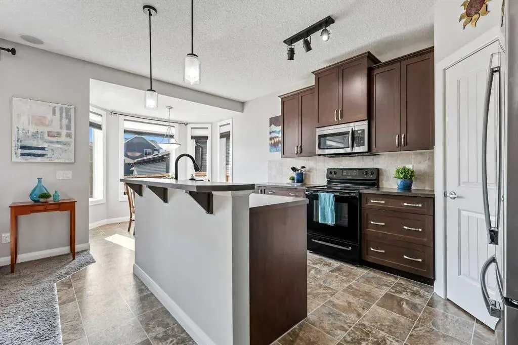 2530 Ravenswood View SE