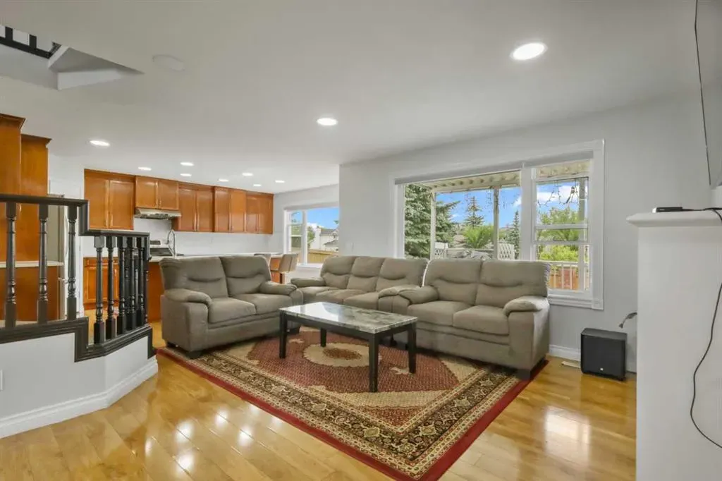 140 Coventry Green NE