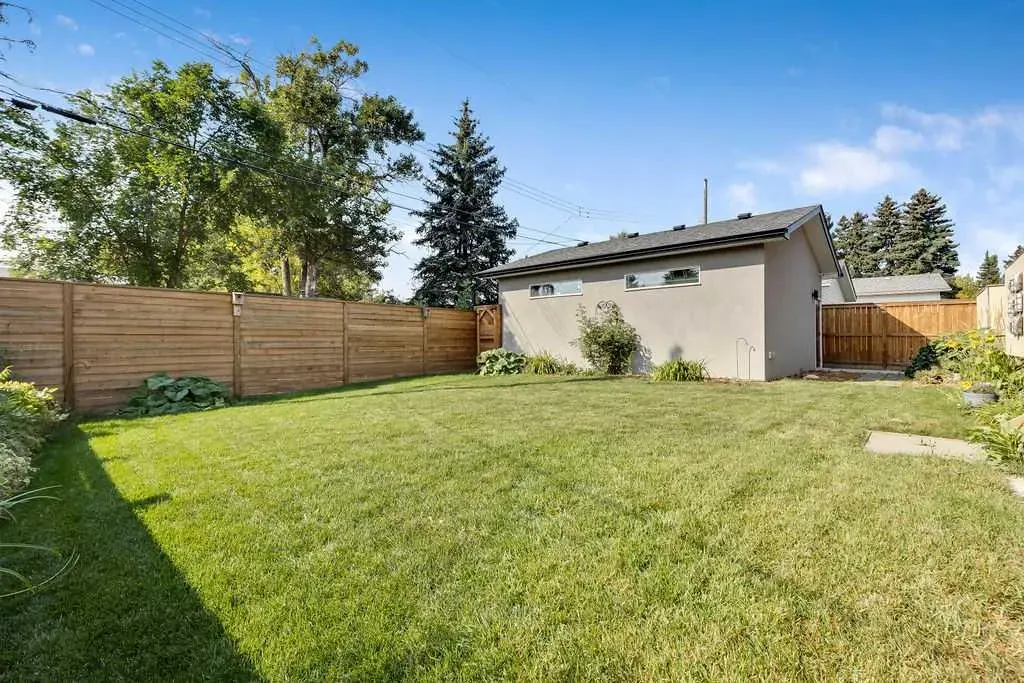 10 Glenmount Crescent SW