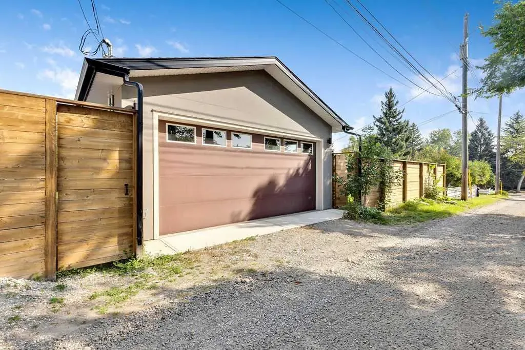 10 Glenmount Crescent SW