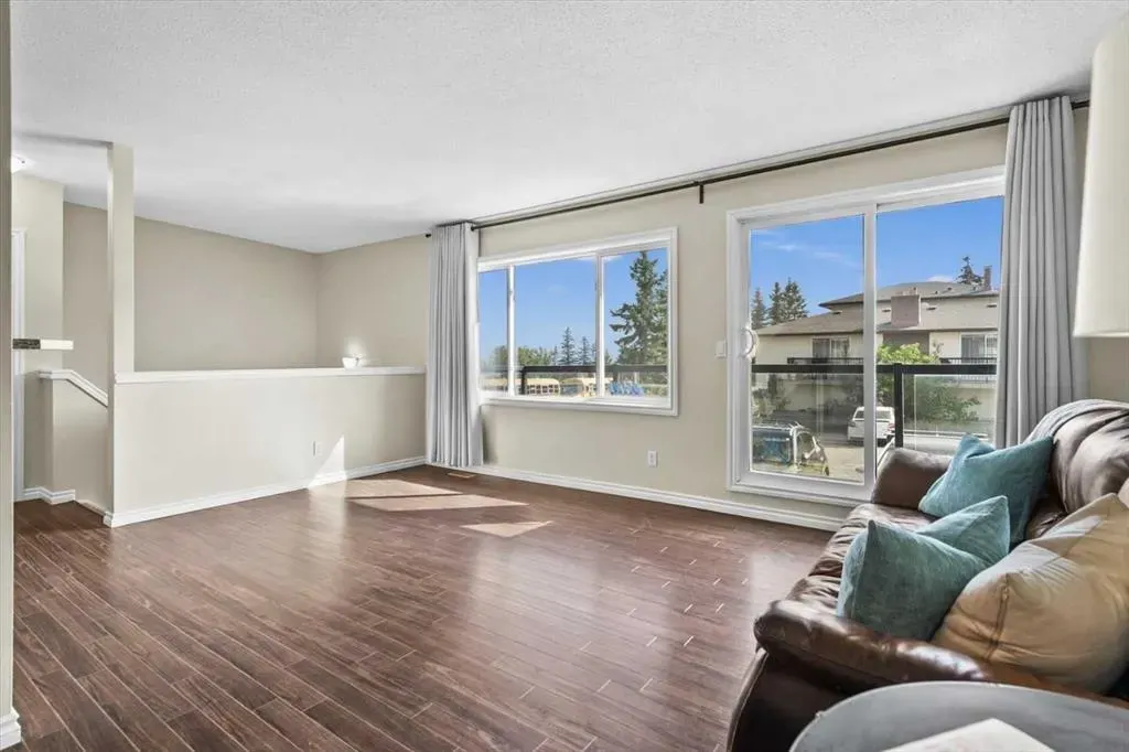 103 Huntington Park Green NW, #6