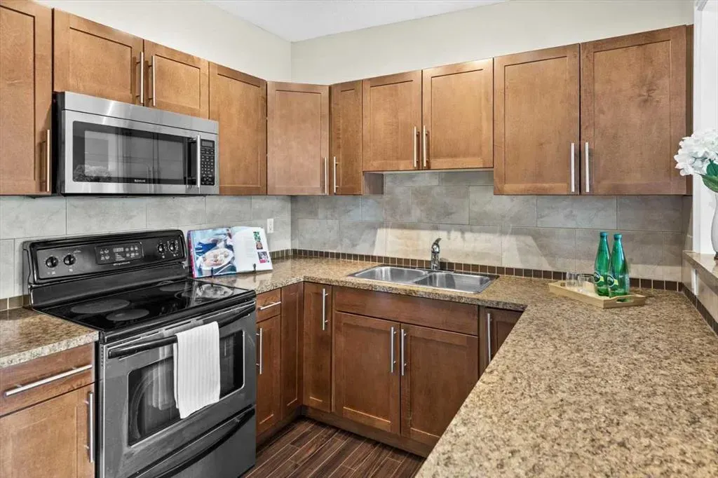 103 Huntington Park Green NW, #6