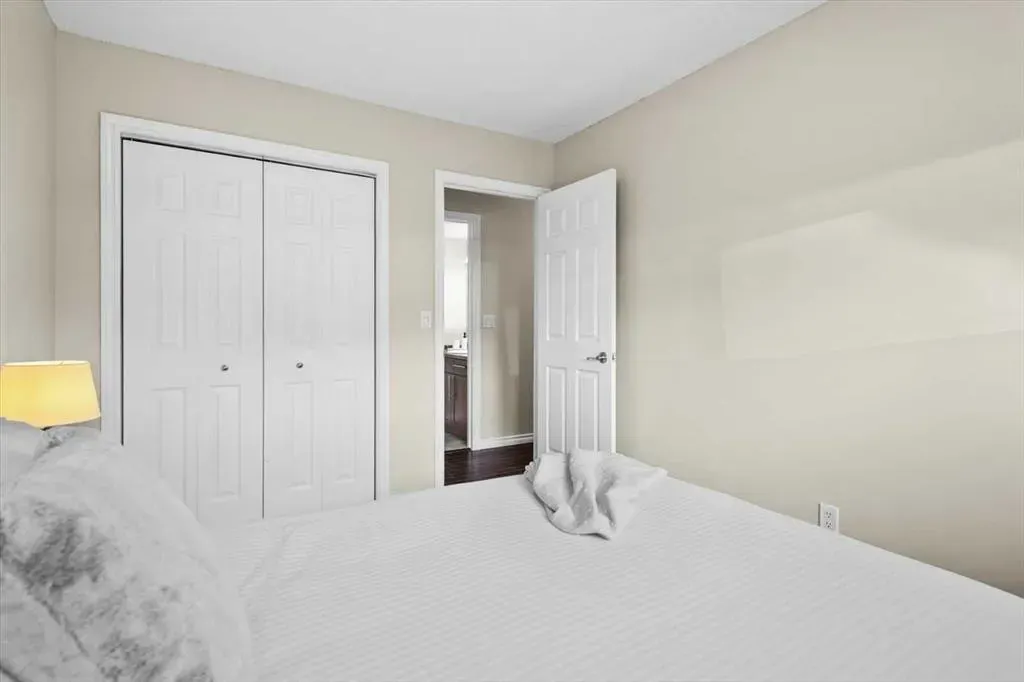 103 Huntington Park Green NW, #6