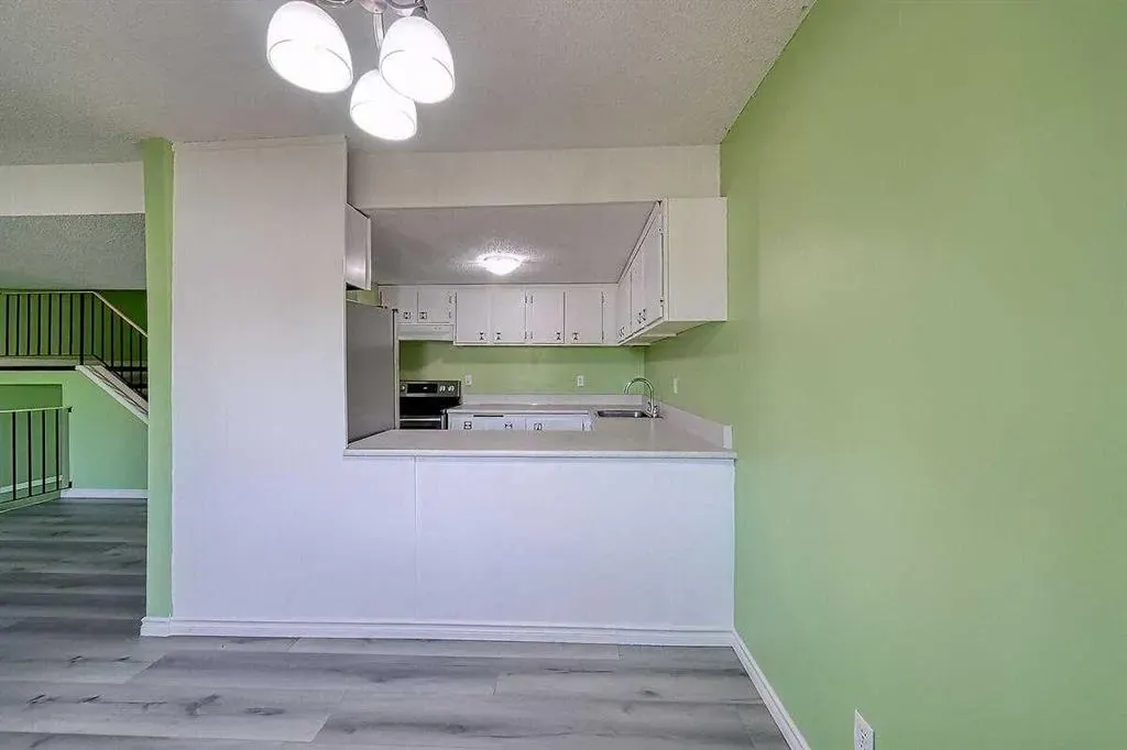 2200 Woodview Drive SW, #206