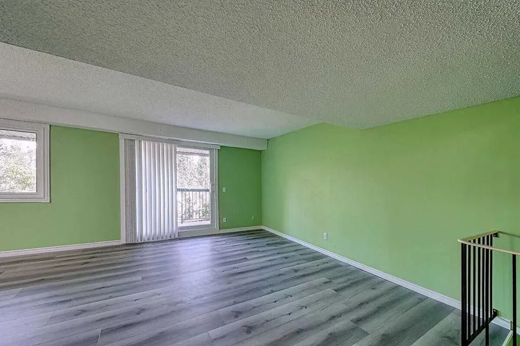 2200 Woodview Drive SW, #206