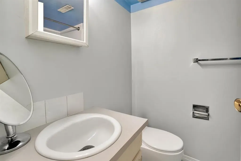 459 Huntsville Crescent NW, #2
