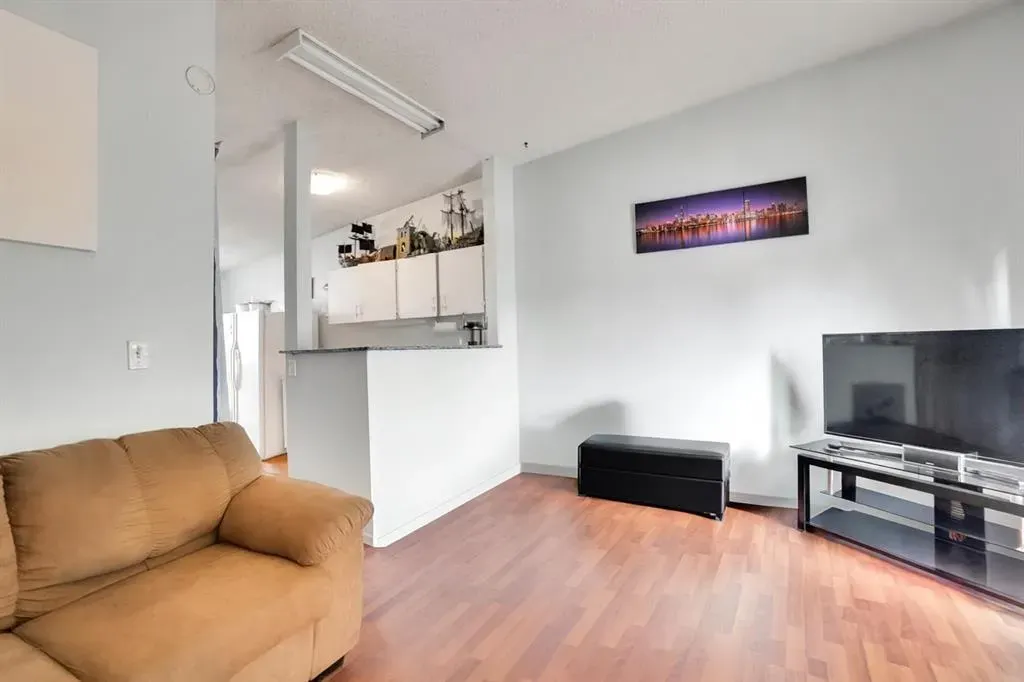 459 Huntsville Crescent NW, #2