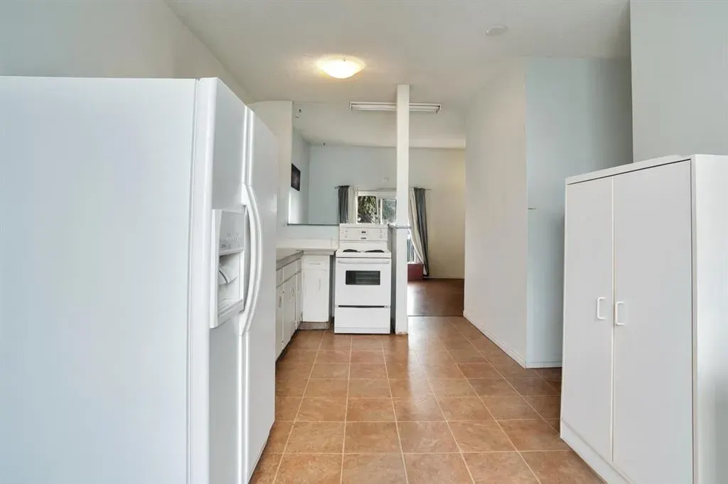 459 Huntsville Crescent NW, #2