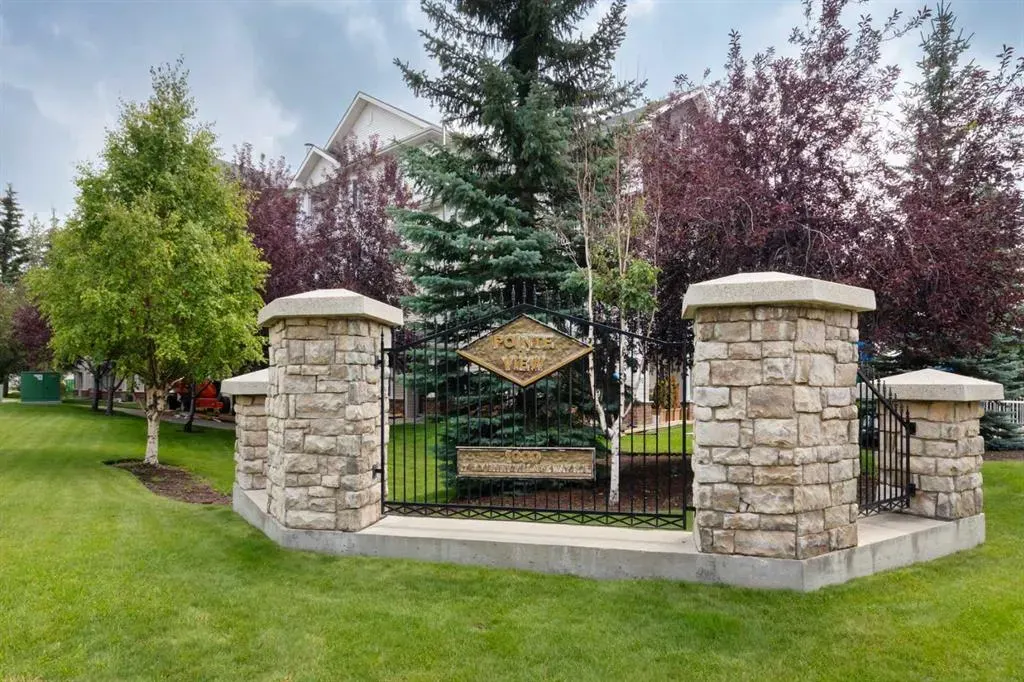 17 Country Village Bay NE, #103