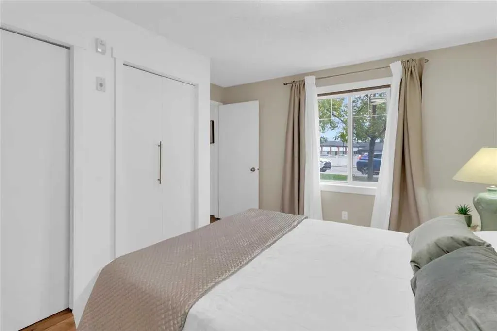 17 Country Village Bay NE, #103