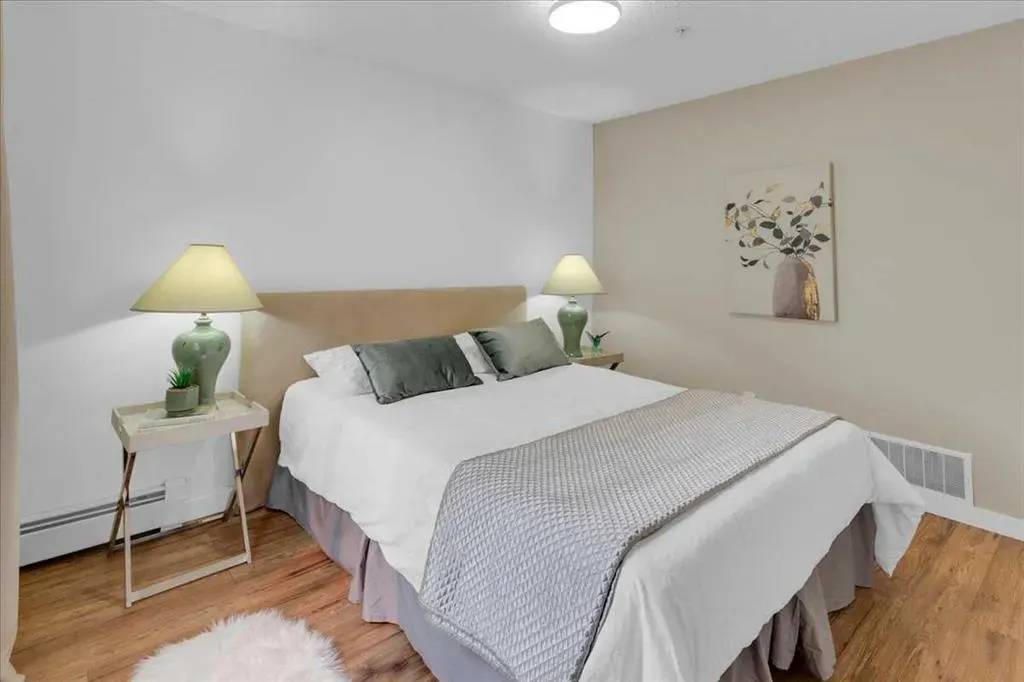 17 Country Village Bay NE, #103