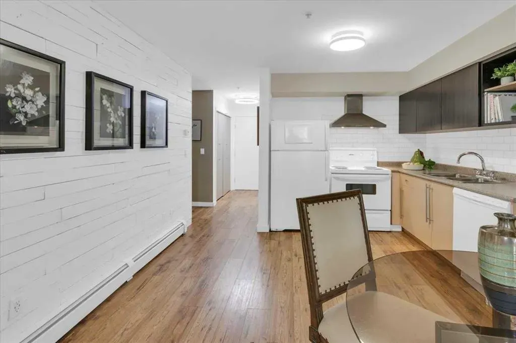 17 Country Village Bay NE, #103