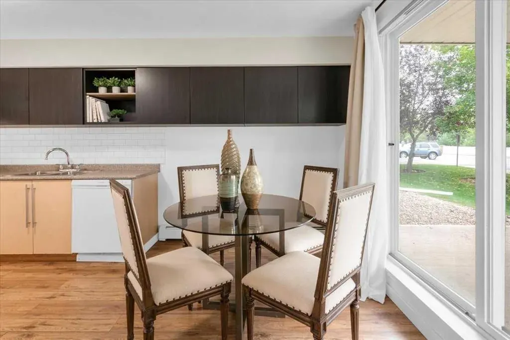 17 Country Village Bay NE, #103