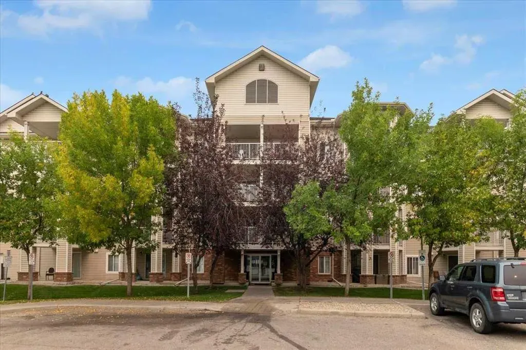 17 Country Village Bay NE, #103