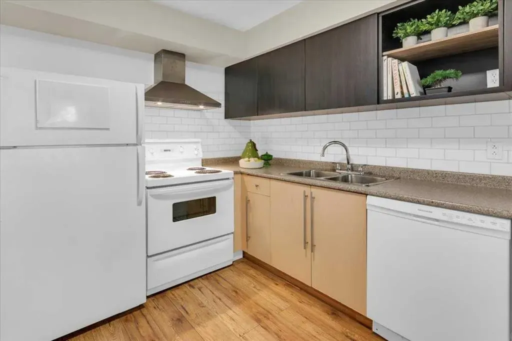 17 Country Village Bay NE, #103