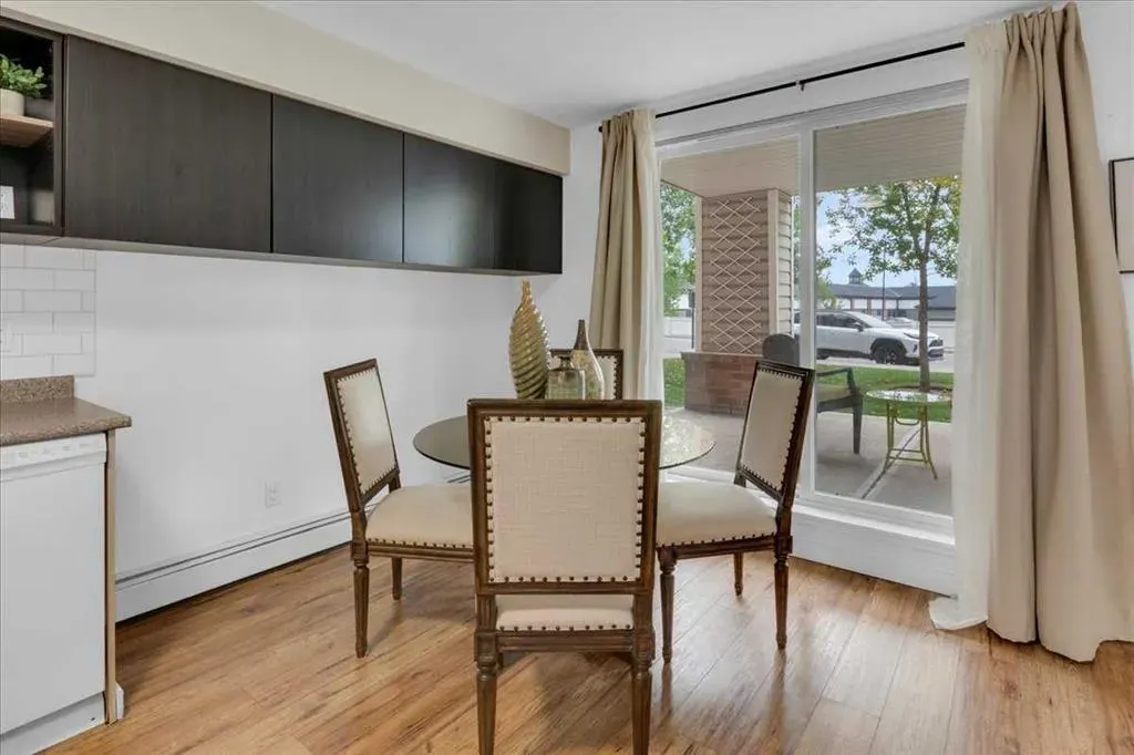 17 Country Village Bay NE, #103