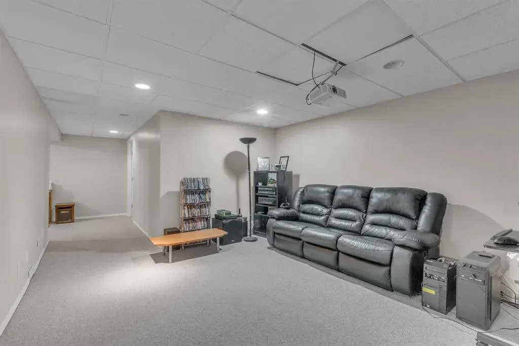 300 Sackville Drive SW