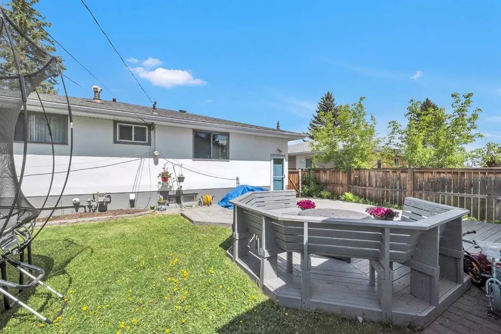 300 Sackville Drive SW