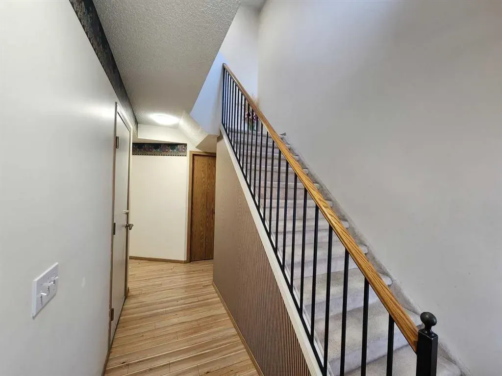 9 Country Hills Rise NW