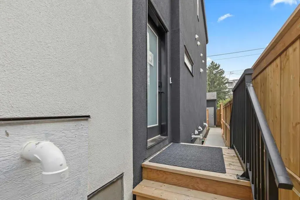 1825 27 Avenue SW, #4