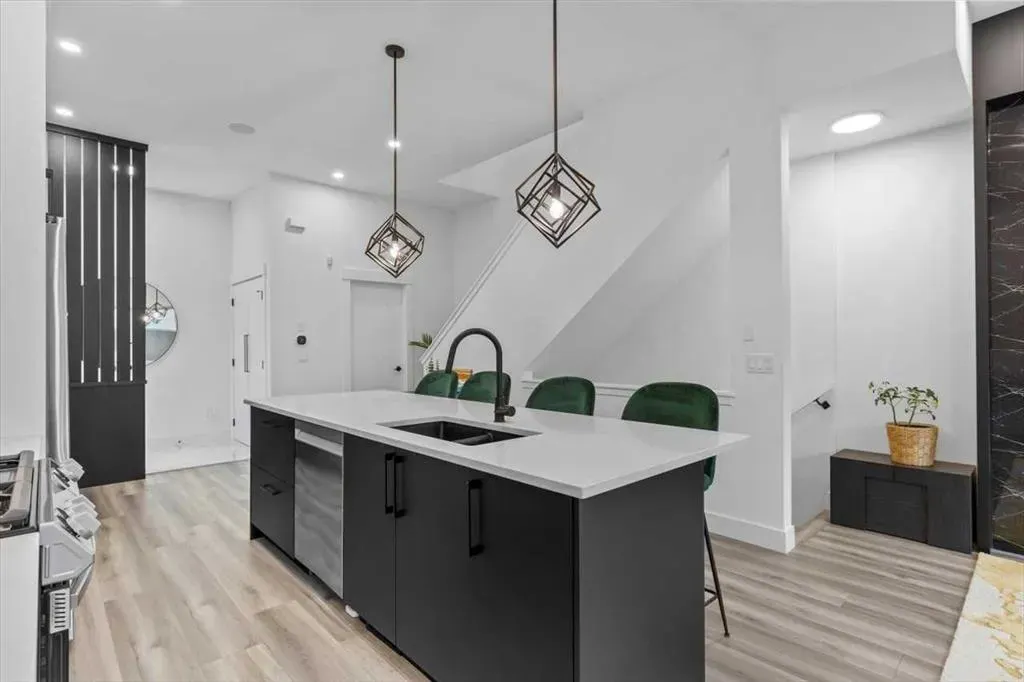 1825 27 Avenue SW, #4