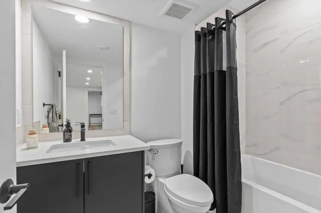 1825 27 Avenue SW, #4