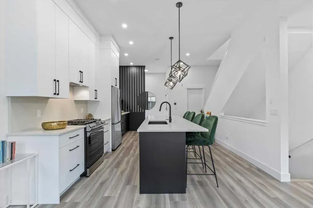 1825 27 Avenue SW, #4