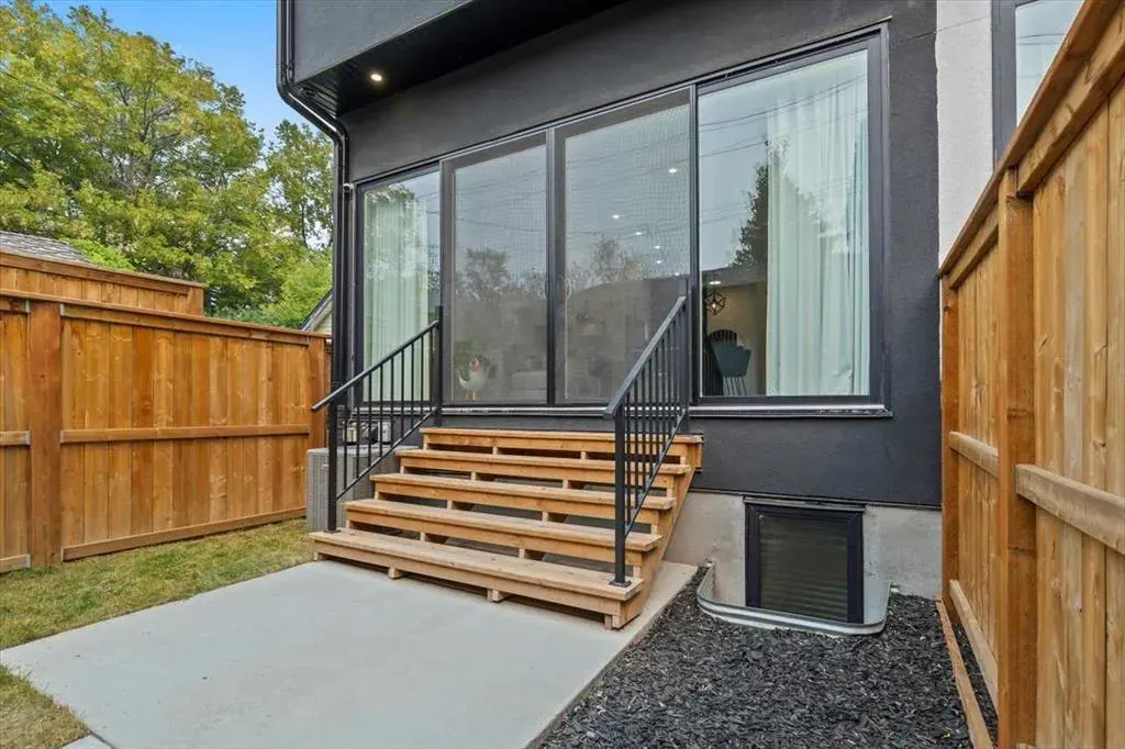 1825 27 Avenue SW, #4