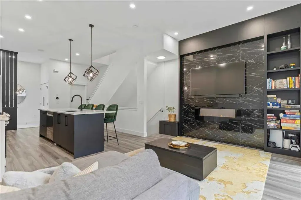 1825 27 Avenue SW, #4