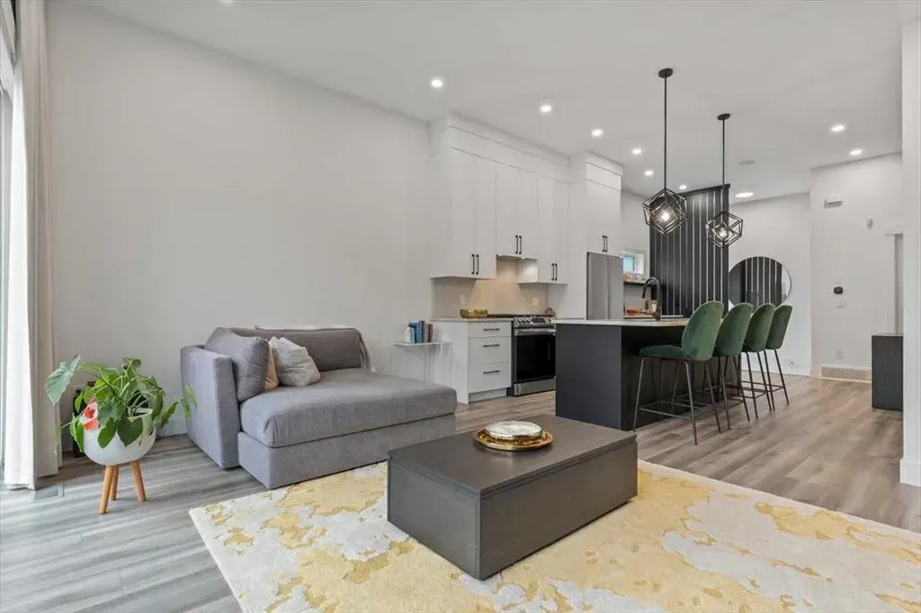 1825 27 Avenue SW, #4