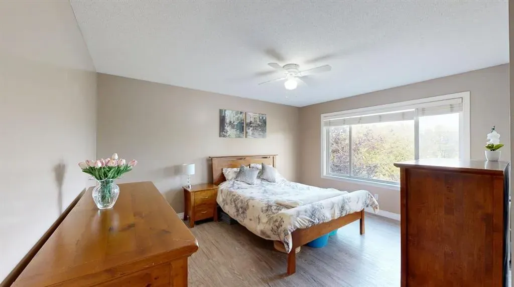70 Crystalridge Close
