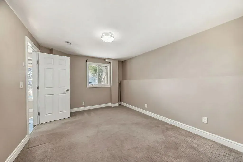 118 Signature Close SW