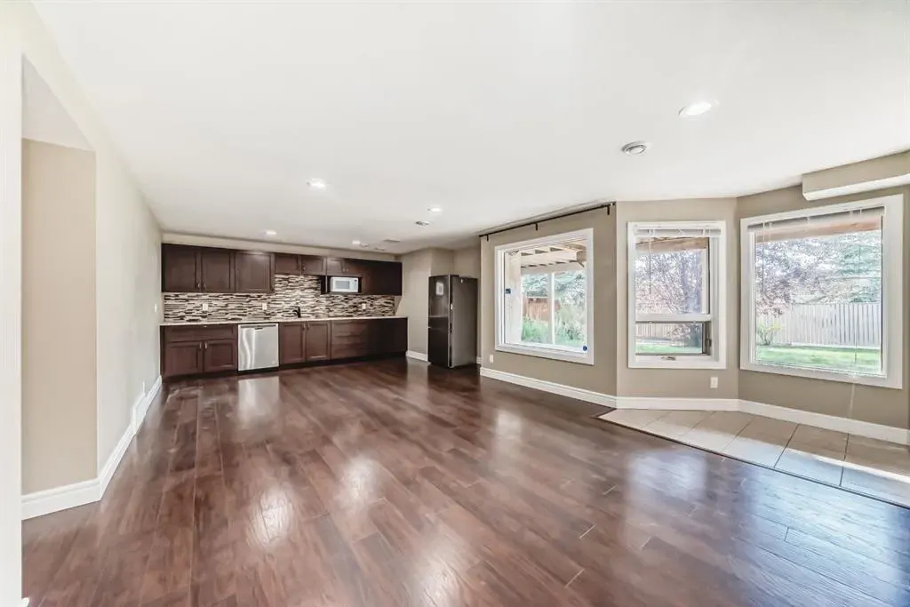 118 Signature Close SW