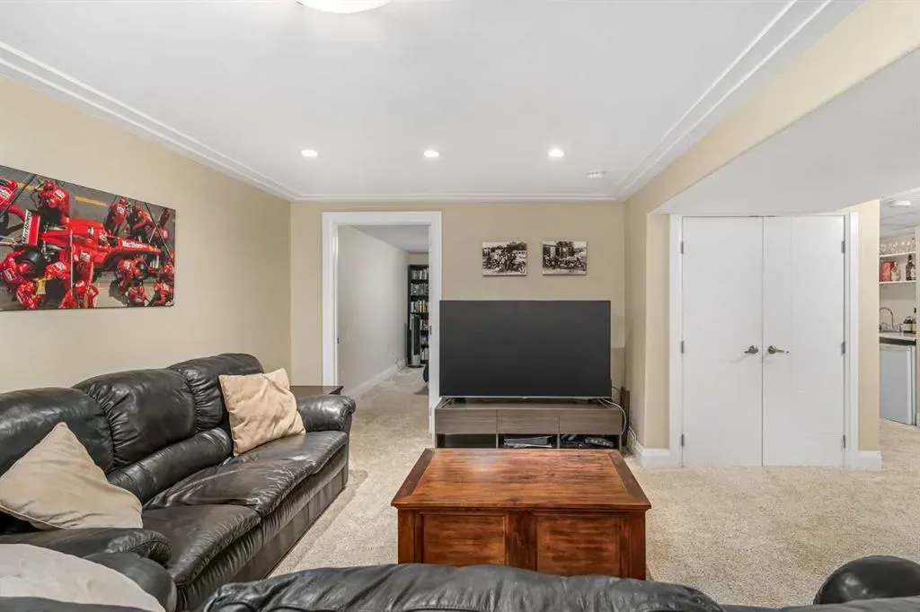92 Baker Crescent NW