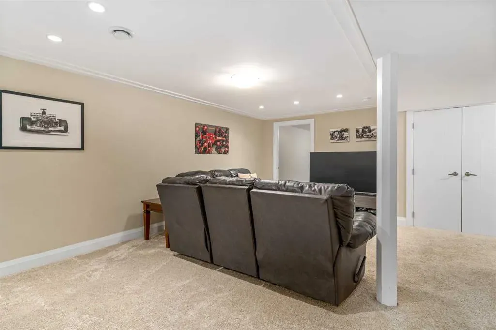 92 Baker Crescent NW