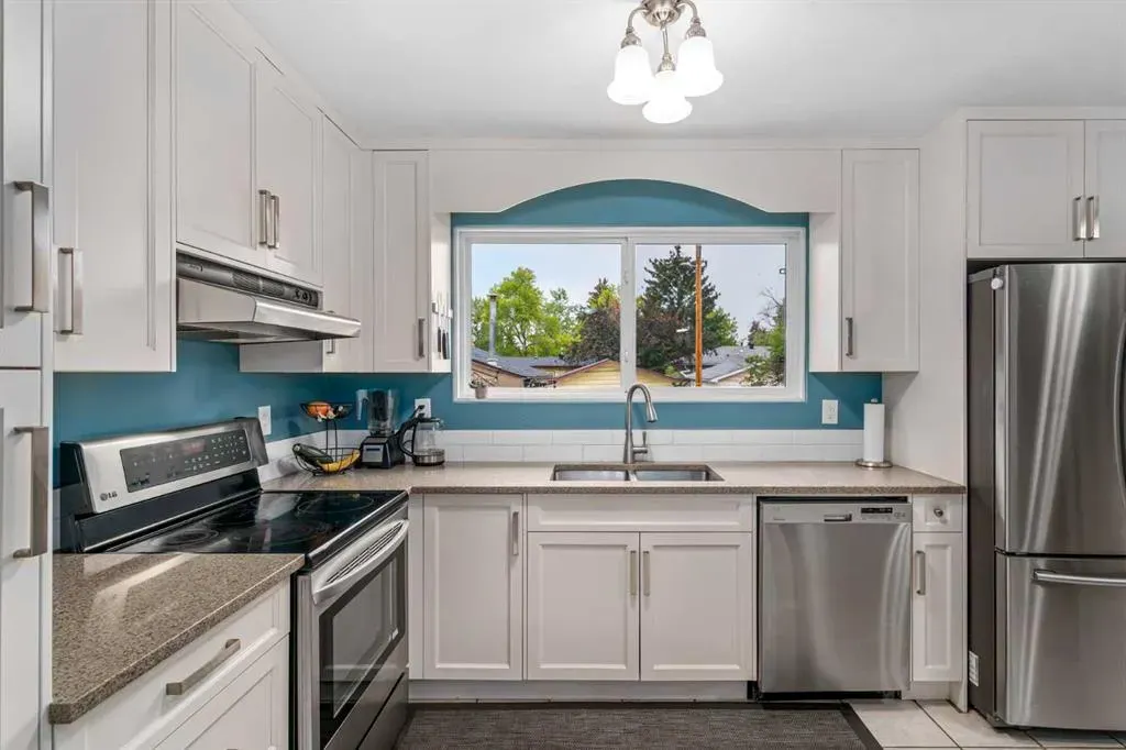 92 Baker Crescent NW