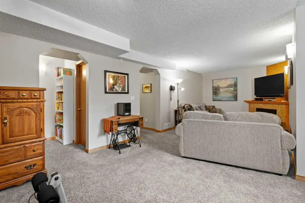 103 Diamond Court SE