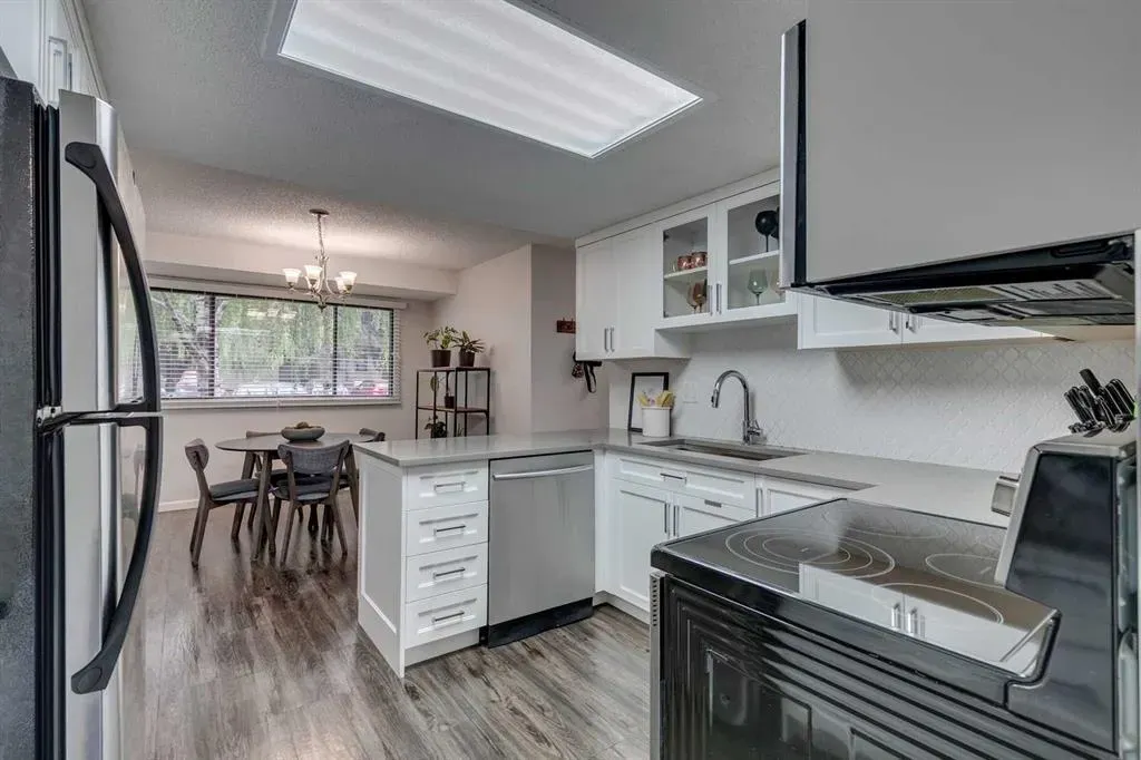 2300 Oakmoor Drive SW, #101