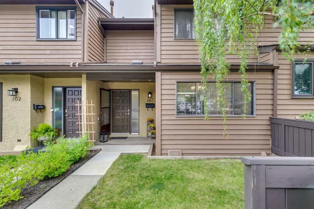 2300 Oakmoor Drive SW, #101