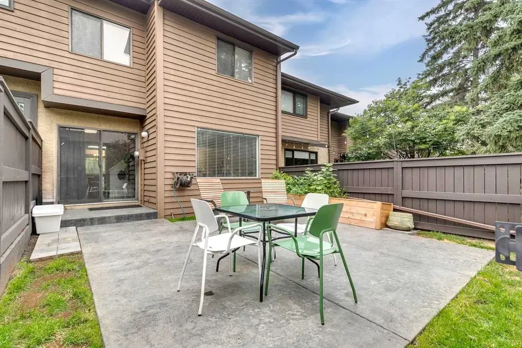 2300 Oakmoor Drive SW, #101