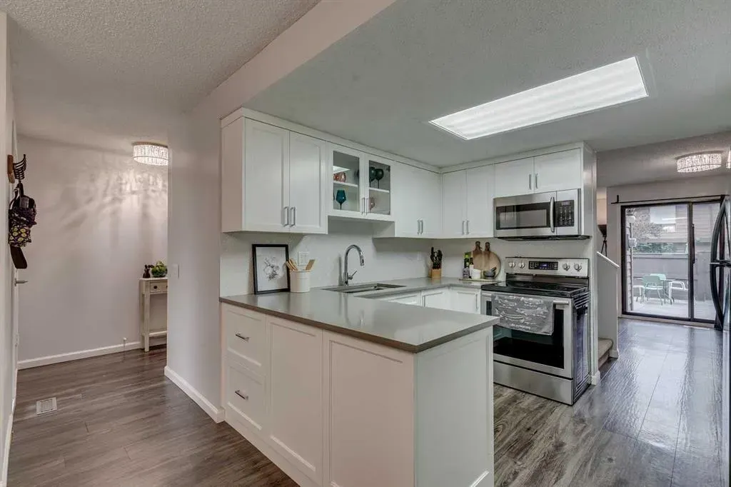 2300 Oakmoor Drive SW, #101