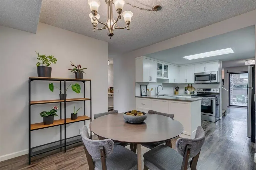 2300 Oakmoor Drive SW, #101