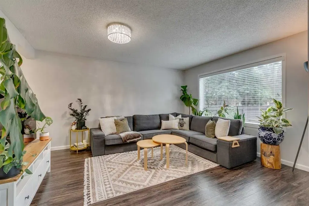 2300 Oakmoor Drive SW, #101