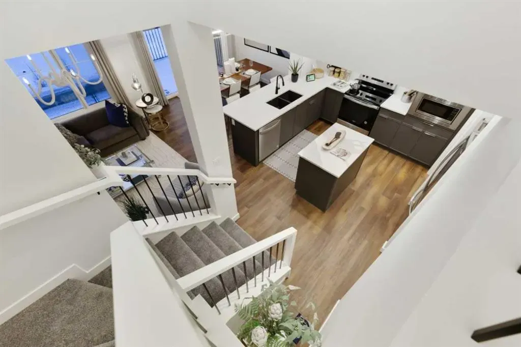 607 Buffaloberry Manor SE